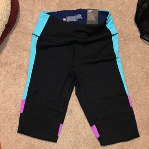 VS Knockout crop sport leggings!